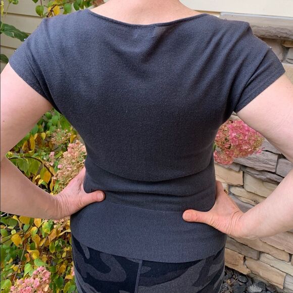 H&M grey with pearls beautiful short- sleeved blouse, size Small - Picture 3 of 8